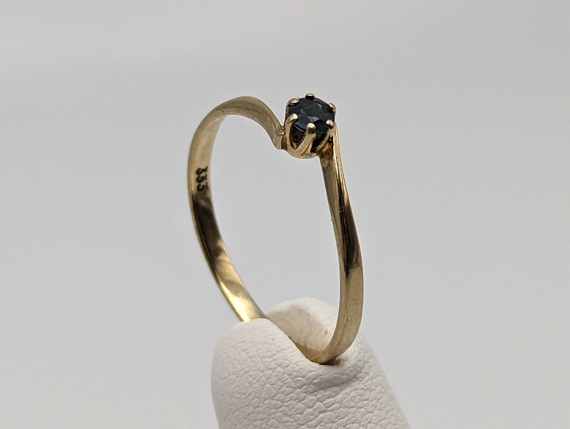 8k Vintage Yellow Gold Sapphire Ring. 8k Vintage Sapphire Ring. Women's Yellow Gold Sapphire Ring. 8k Yellow Gold Sapphire Band.