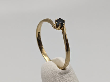 8k Vintage Yellow Gold Sapphire Ring. 8k Vintage Sapphire Ring. Women's Yellow Gold Sapphire Ring. 8k Yellow Gold Sapphire Band.