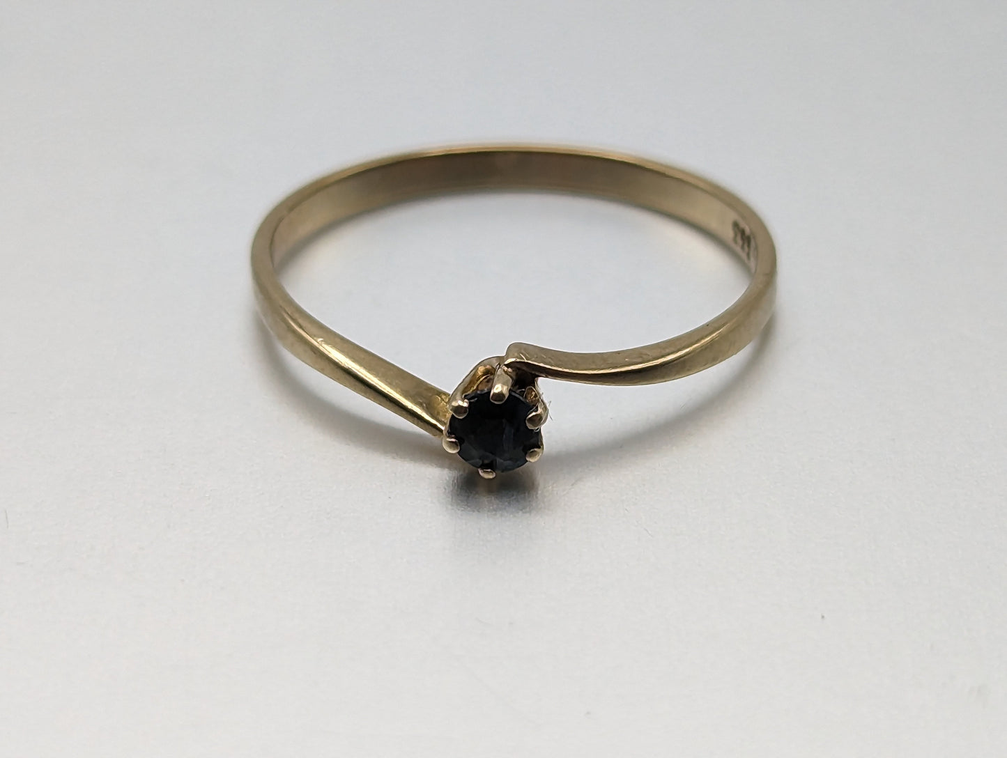 8k Vintage Yellow Gold Sapphire Ring. 8k Vintage Sapphire Ring. Women's Yellow Gold Sapphire Ring. 8k Yellow Gold Sapphire Band.