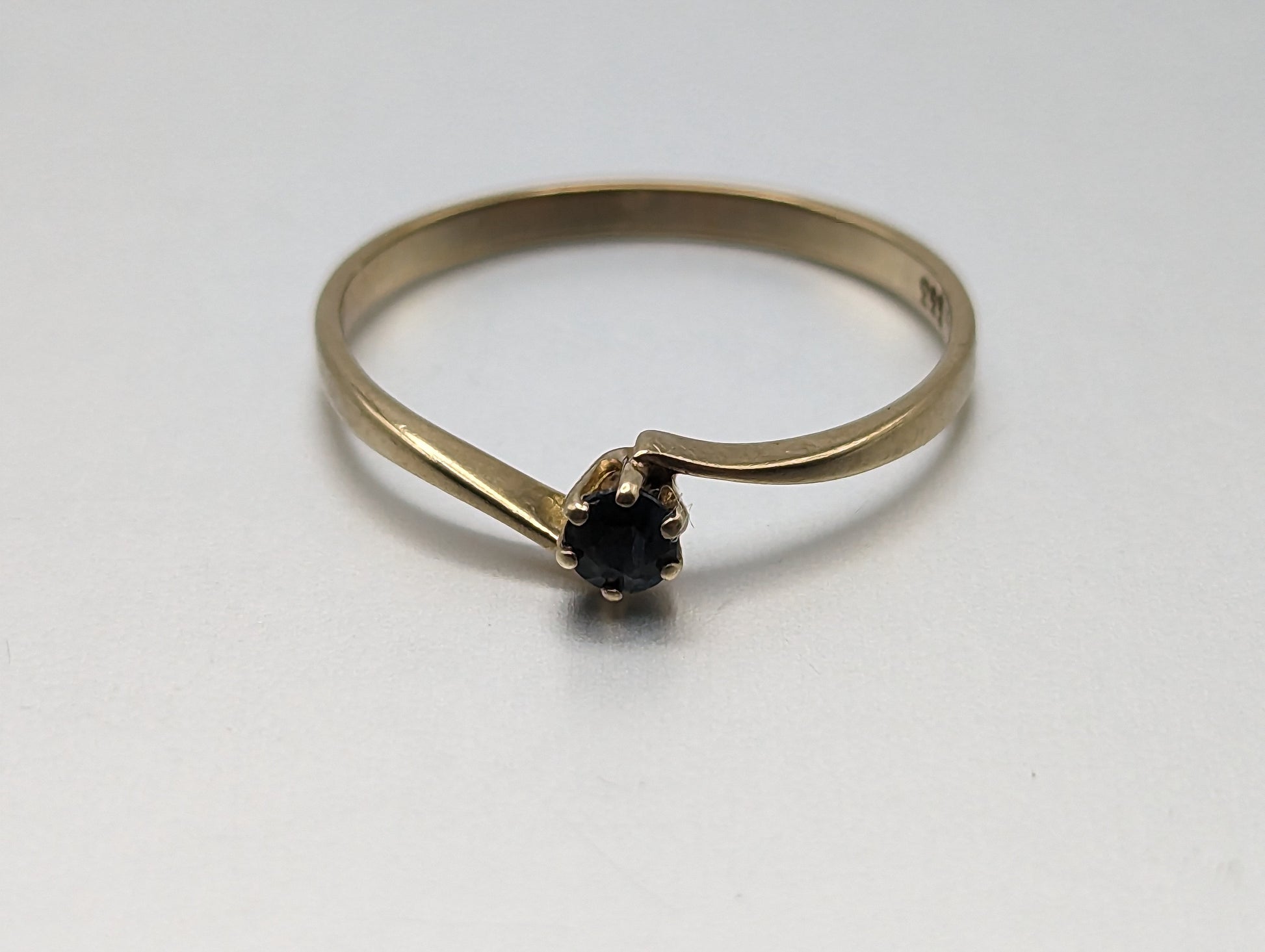 8k Vintage Yellow Gold Sapphire Ring. 8k Vintage Sapphire Ring. Women's Yellow Gold Sapphire Ring. 8k Yellow Gold Sapphire Band.