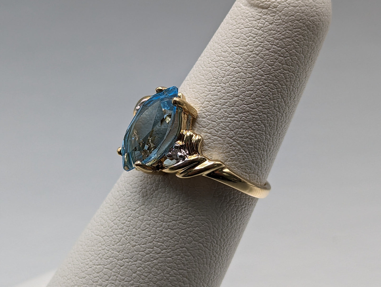 Vintage 14k 1.5ct Swiss Blue Topaz Diamond Ring. 14k Yellow Gold Womens Swiss Blue Topaz Diamond Ring. Swiss Blue Topaz Marquise 14k Band.