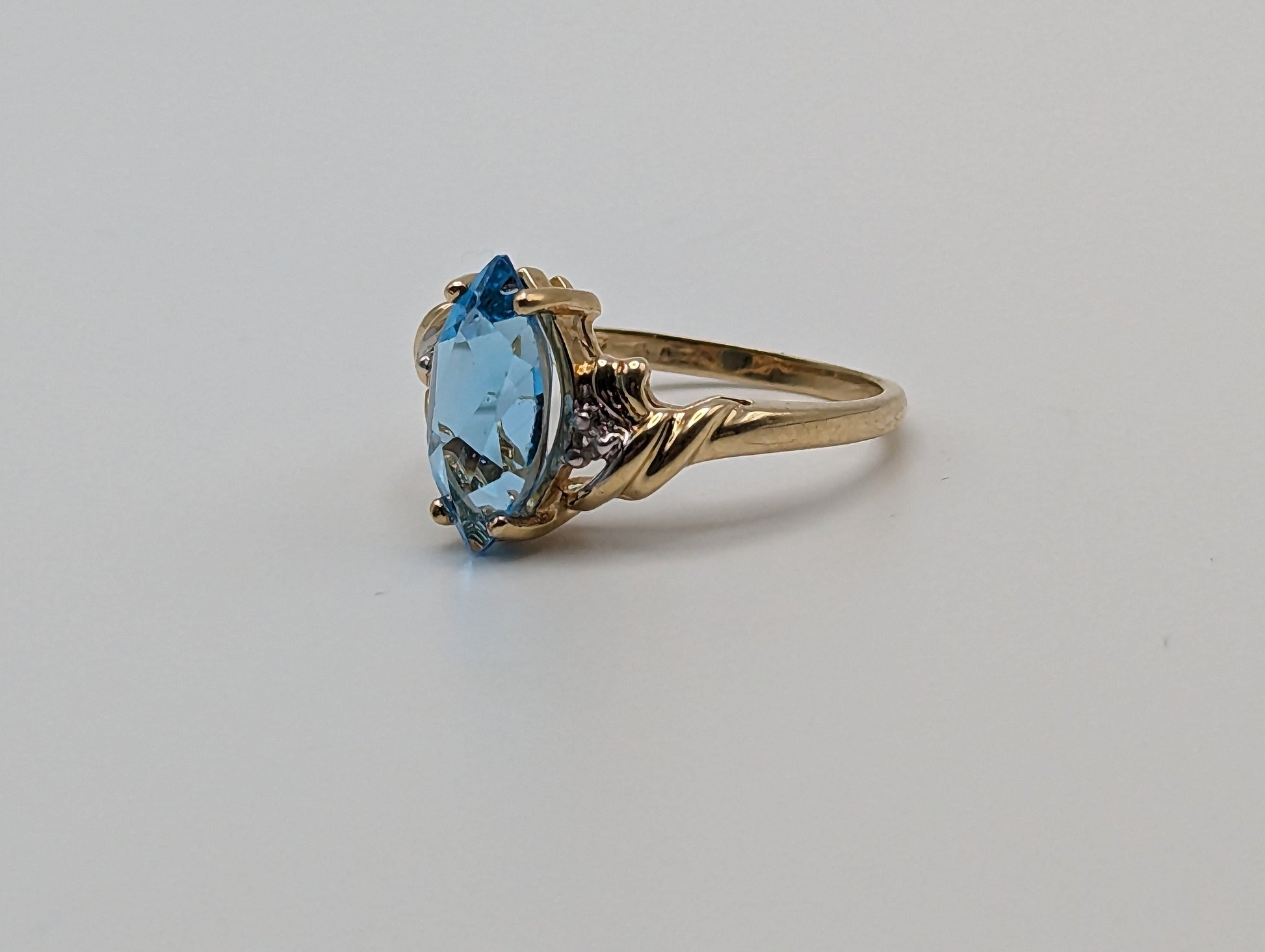 Vintage 14k 1.5ct Swiss Blue Topaz Diamond Ring. 14k Yellow Gold Womens Swiss Blue Topaz Diamond Ring. Swiss Blue Topaz Marquise 14k Band.