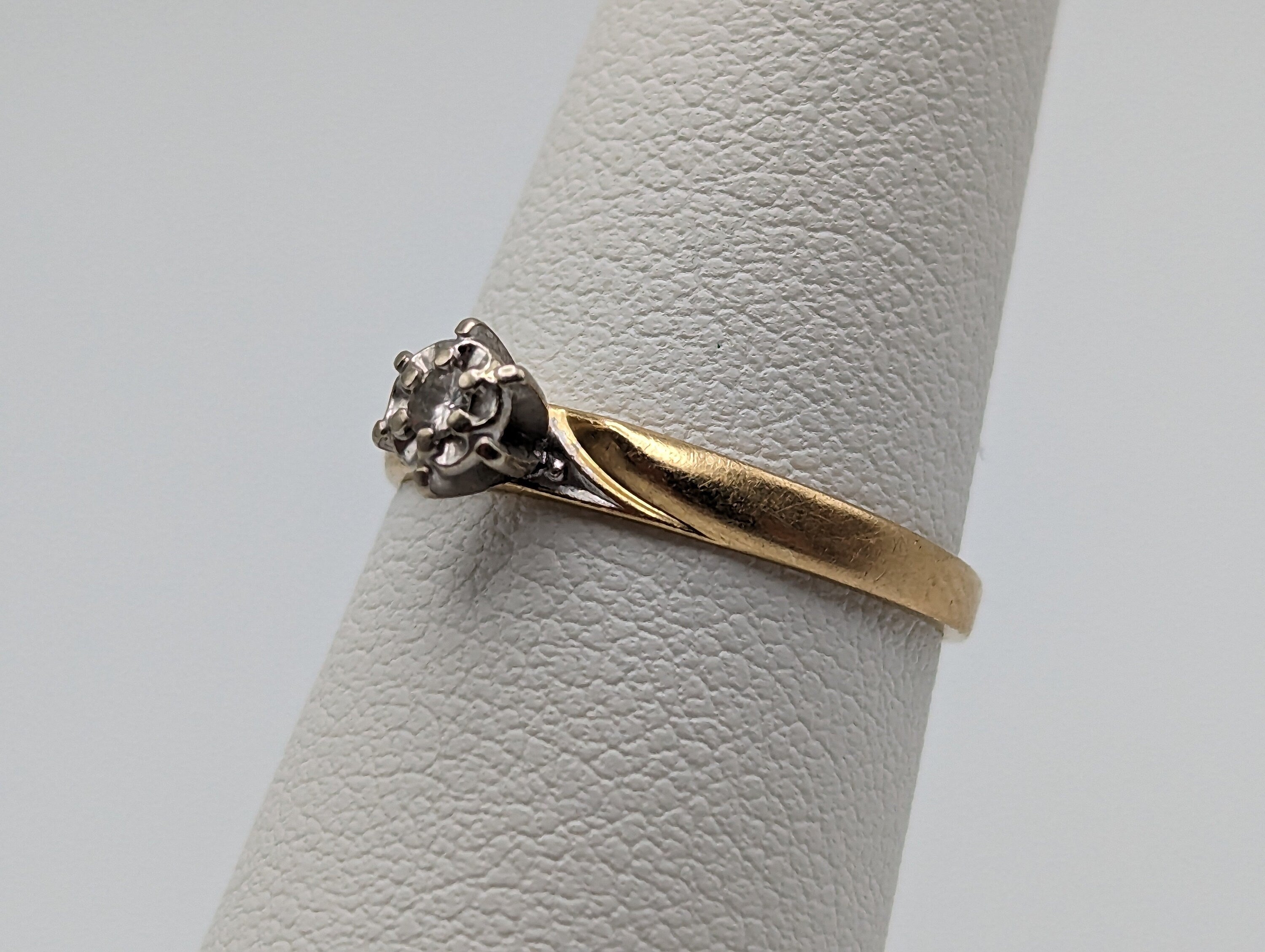 Vintage 14k Style Crest Diamond Solitaire Ring. 14k Yellow Gold Diamon Lux Avenue