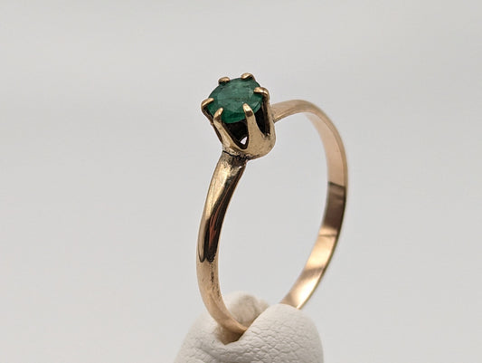 Vintage 10k Yellow Gold Solitaire Green Stone Ring in Cathedral setting 10k Gold Victorian Claw. 10k Gold Promise Ring.