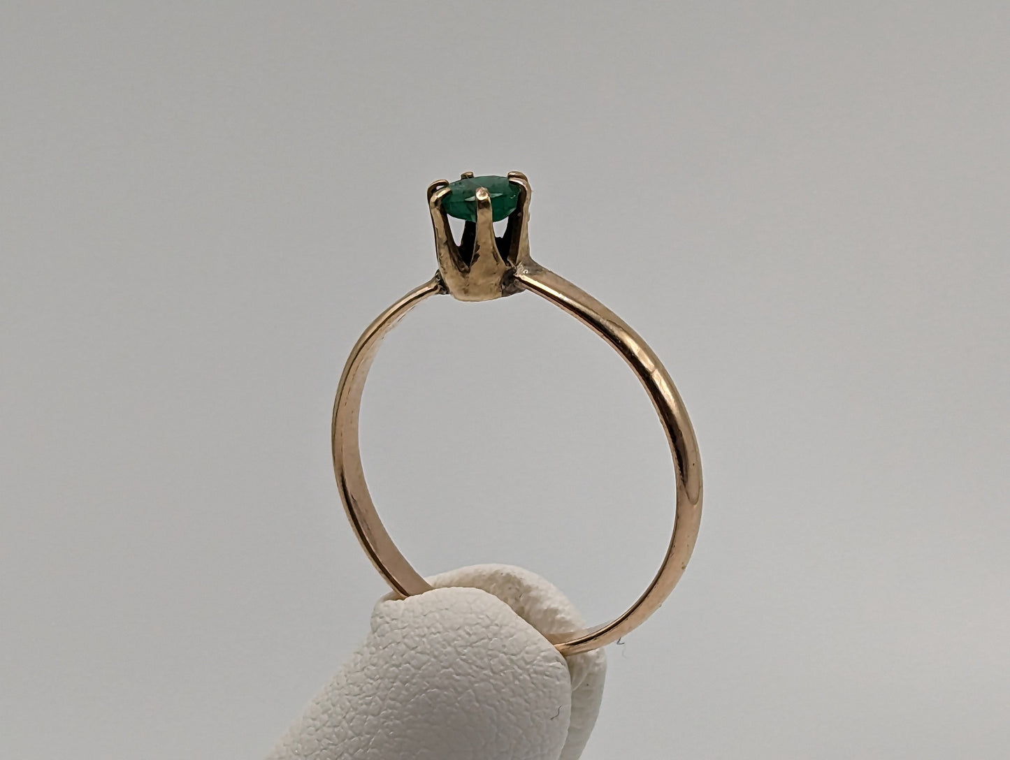 Vintage 10k Yellow Gold Solitaire Green Stone Ring in Cathedral setting 10k Gold Victorian Claw. 10k Gold Promise Ring.