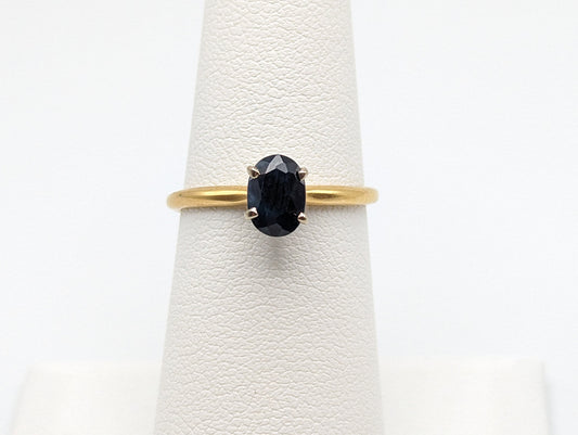 18k Yellow Gold Solitaire Blue Sapphire Engagement Ring. Vintage Sapphire Ring. 18K Oval Sapphire ring with Platinum Tiffany Mounting.