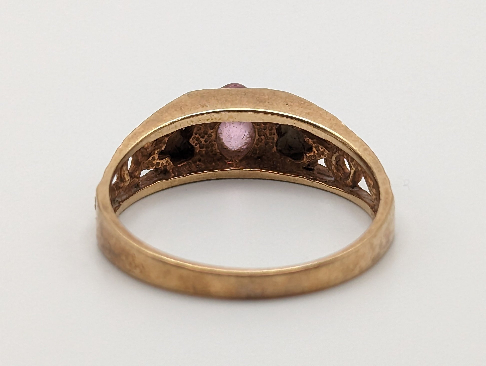 10k Black Hills Gold Pink Stone Ring. 10k Leaf Pink Stone Vine Ring. 10k Womens Black Hills Vine Ring.