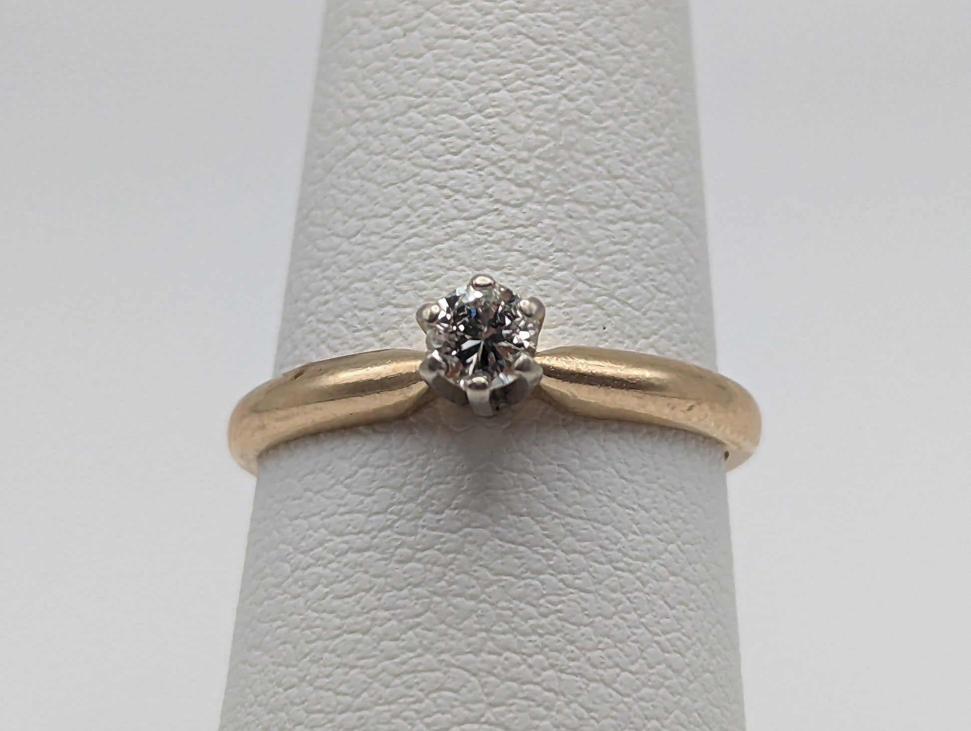 Vintage 14k Claw Setting Diamond Solitaire Ring. 14k Yellow Gold Diamond Engagement Ring. 14k Claw Crest Diamond Ring. Diamond Wedding Ring