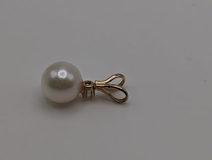 14k Yellow Gold Diamond Pearl Pendant. 14k Gold Diamond Pearl Pendant. 14k Womens Diamond Pearl Pendant + GF 16 " Complimentary Chain.