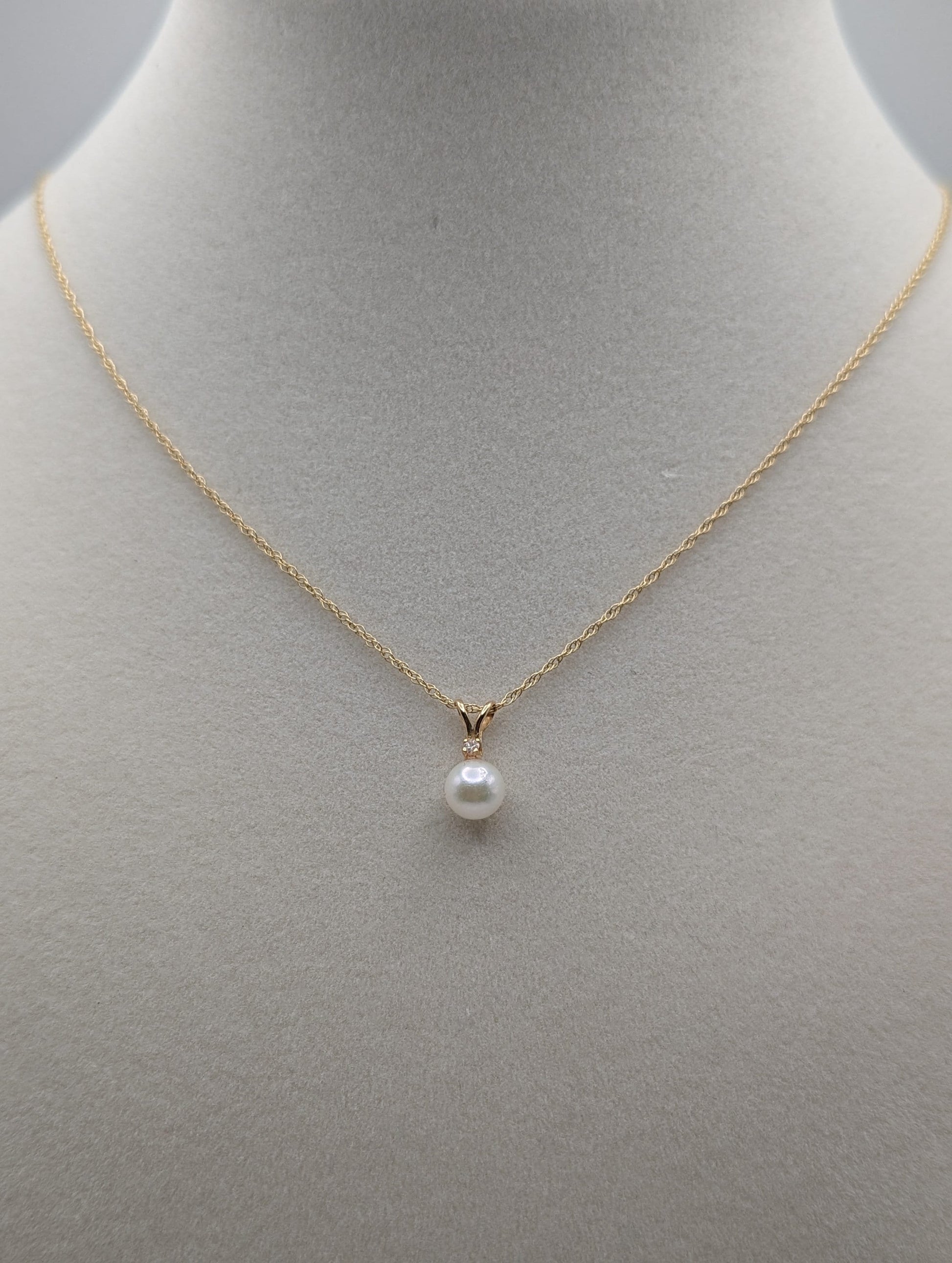 14k Yellow Gold Diamond Pearl Pendant. 14k Gold Diamond Pearl Pendant. 14k Womens Diamond Pearl Pendant + GF 16 " Complimentary Chain.