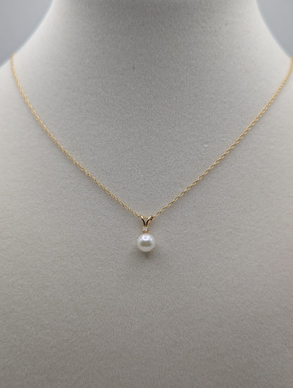14k Yellow Gold Diamond Pearl Pendant. 14k Gold Diamond Pearl Pendant. 14k Womens Diamond Pearl Pendant + GF 16 " Complimentary Chain.