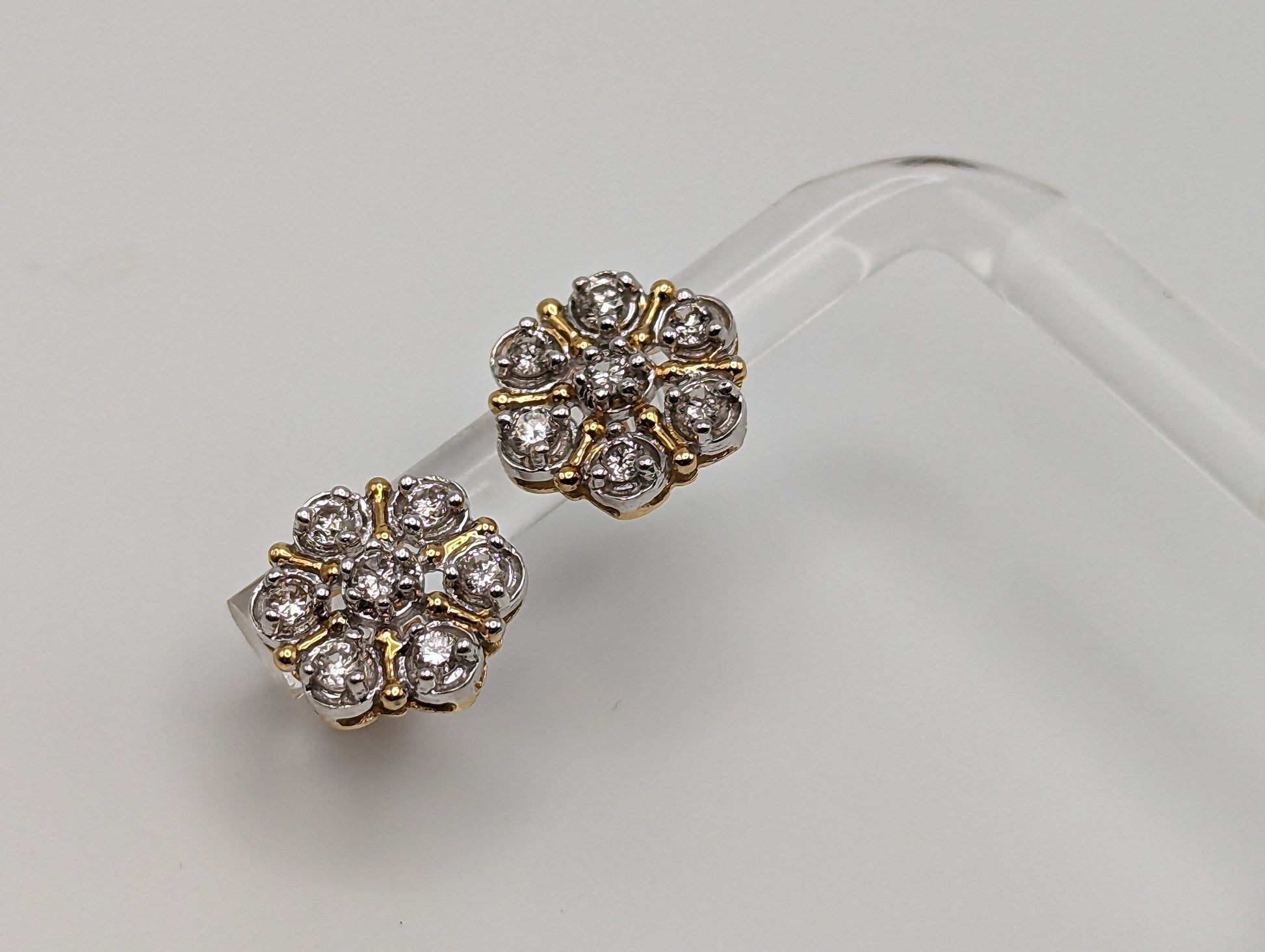 14k .70ctw Yellow Gold Diamond Daisy Earrings. 14k Daisy Studs. 14k Yellow Gold Flower Earrings. 14k Diamond Earrings.