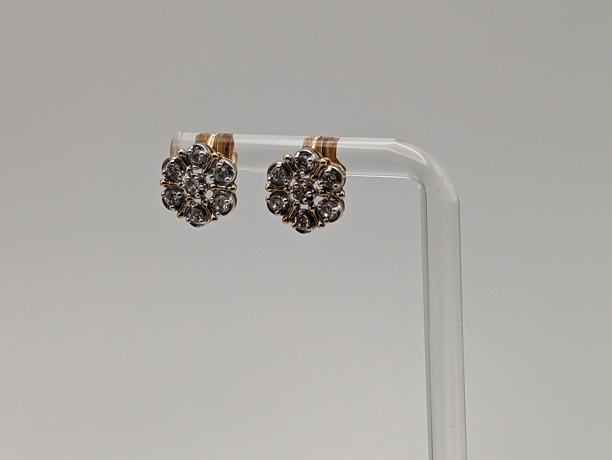 14k .70ctw Yellow Gold Diamond Daisy Earrings. 14k Daisy Studs. 14k Yellow Gold Flower Earrings. 14k Diamond Earrings.