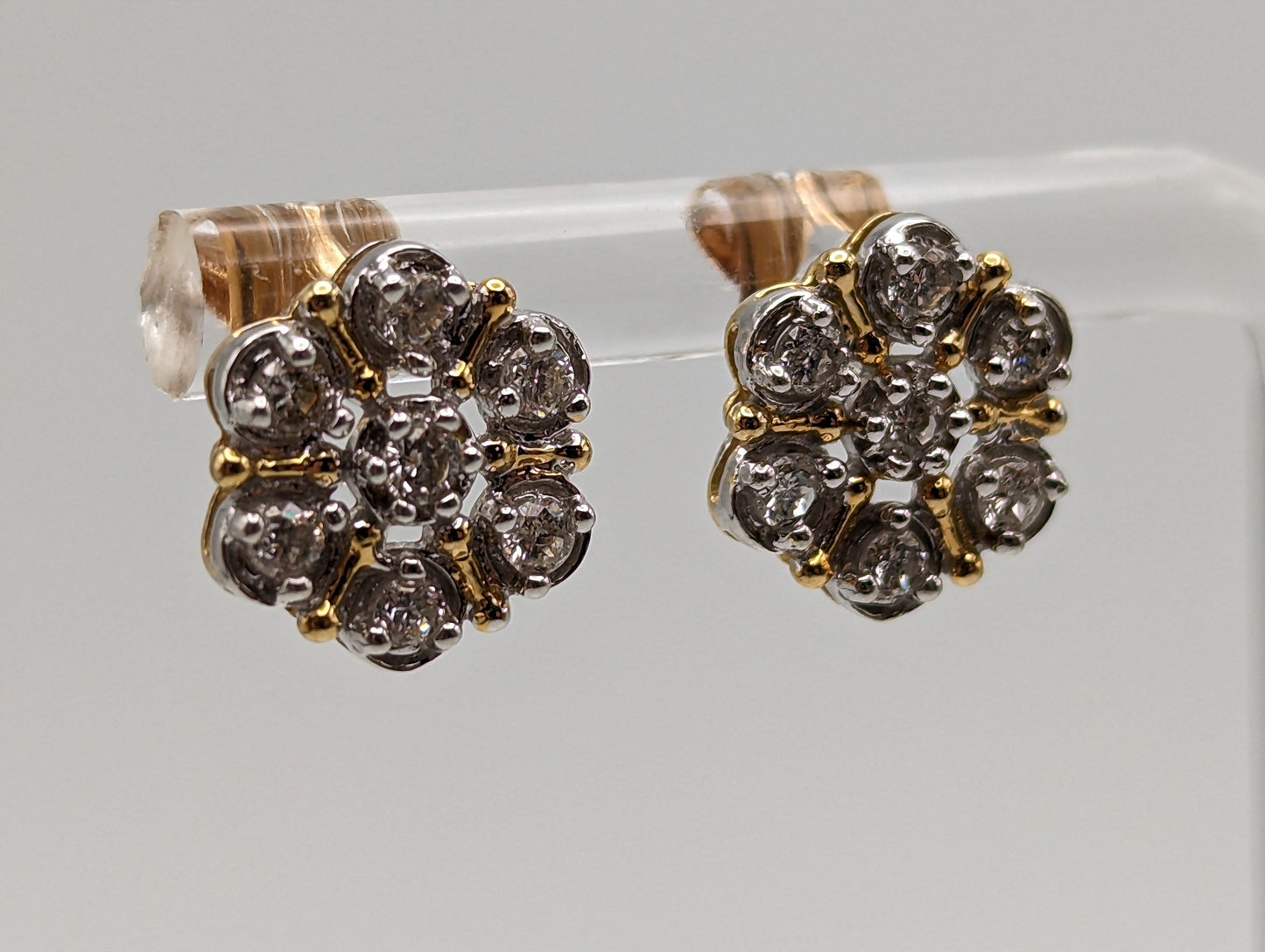 14k .70ctw Yellow Gold Diamond Daisy Earrings. 14k Daisy Studs. 14k Yellow Gold Flower Earrings. 14k Diamond Earrings.