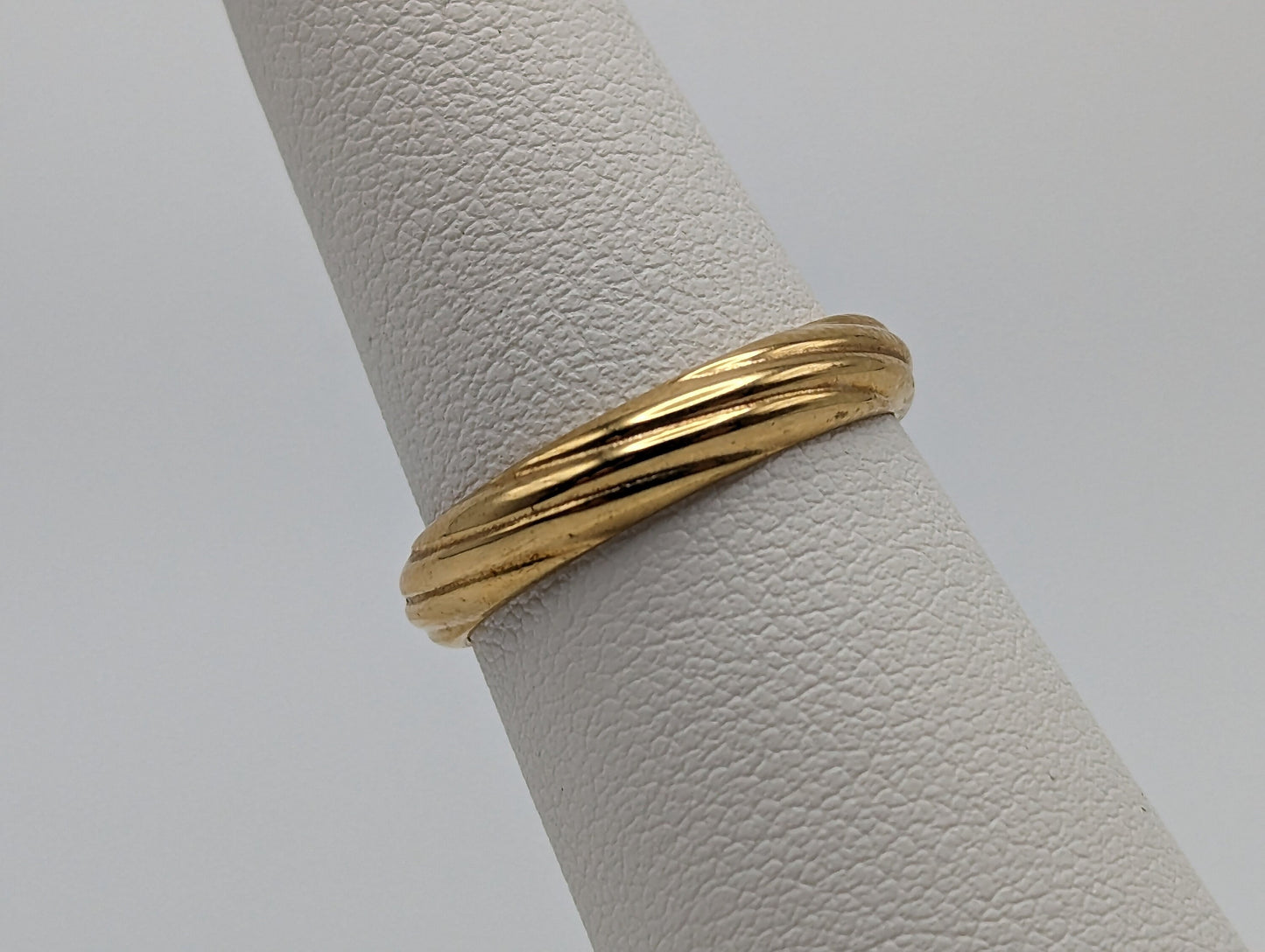 18k Yellow Gold 4mm Wide Wedding Band. Comfort Fit Wedding Band. 18k Yellow Gold Anniversary Band. Classic Gold Wedding Ring.