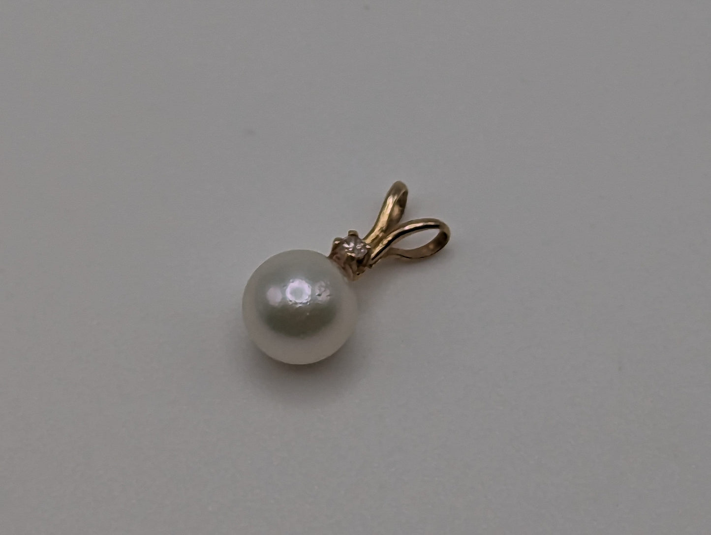 14k Yellow Gold Diamond Pearl Pendant. 14k Gold Diamond Pearl Pendant. 14k Womens Diamond Pearl Pendant + GF 16 " Complimentary Chain.