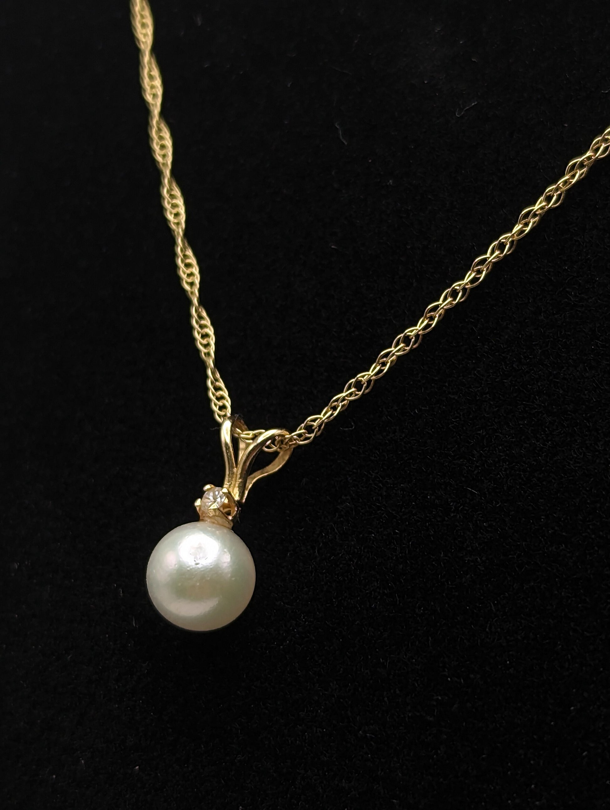 14k Yellow Gold Diamond Pearl Pendant. 14k Gold Diamond Pearl Pendant. 14k Womens Diamond Pearl Pendant + GF 16 " Complimentary Chain.