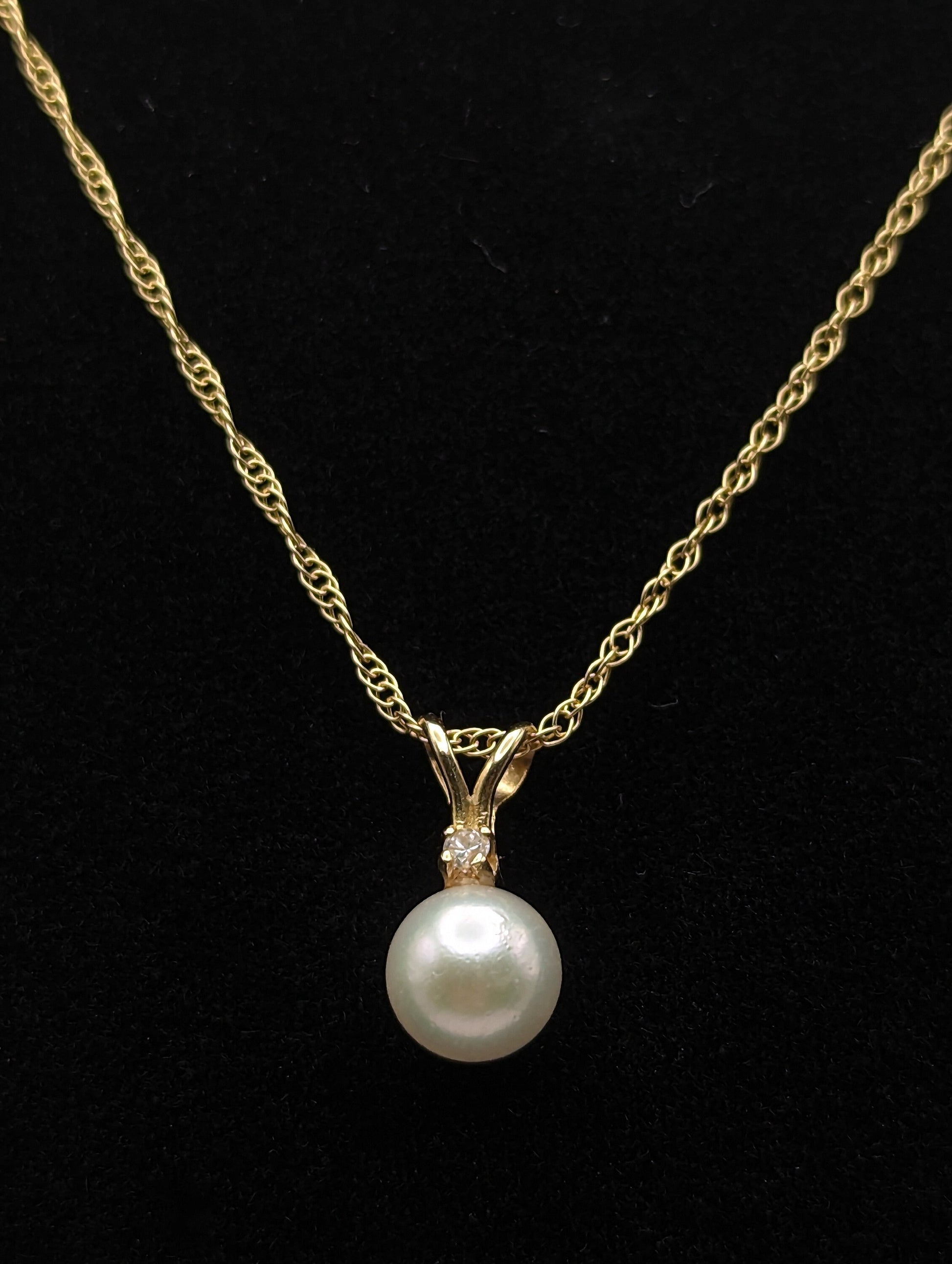 14k Yellow Gold Diamond Pearl Pendant. 14k Gold Diamond Pearl Pendant. 14k Womens Diamond Pearl Pendant + GF 16 " Complimentary Chain.