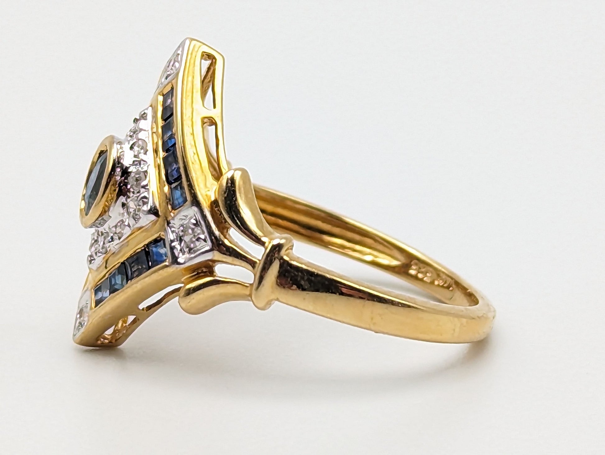 Vintage 14k Yellow Gold Diamond and Blue Sapphire Shield Ring Gold Art Deco Blue Sapphire Ring.