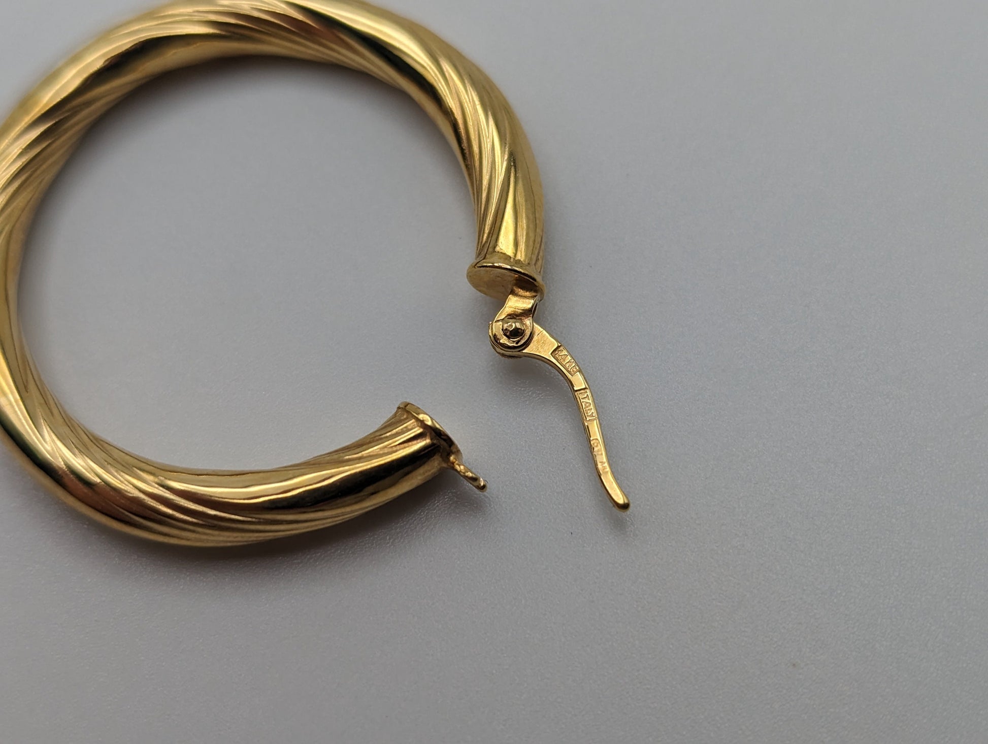 Large 14k Gold Twisted Hoop Earrings. Italian Hoop Earrings. Gold Hoops. Dainty Hoops. Made in Italy. 14k Classic Hoops. Twisted Gold Hoops.