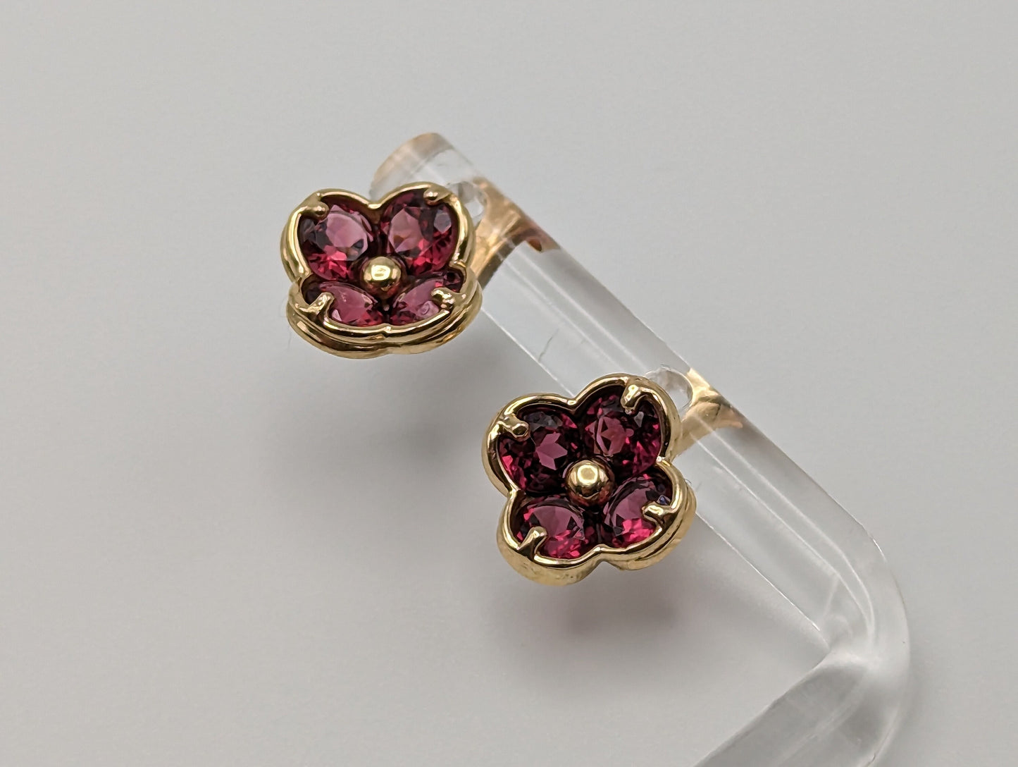 14k Yellow Gold Tourmaline Daisy Earrings. 14k Daisy Studs. 14k Yellow Gold Flower Earrings.