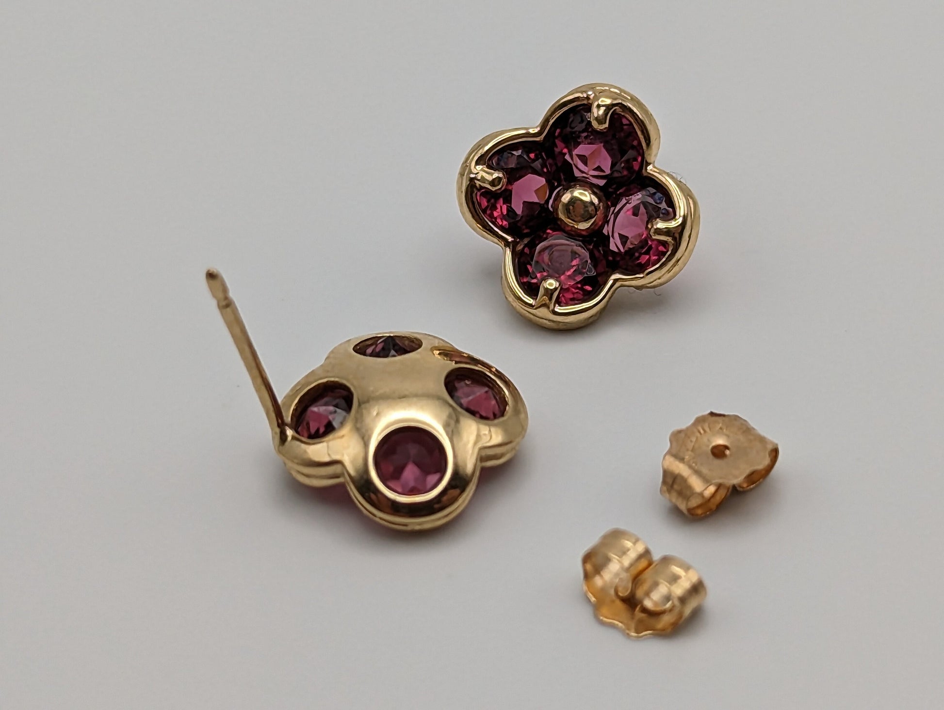 14k Yellow Gold Tourmaline Daisy Earrings. 14k Daisy Studs. 14k Yellow Gold Flower Earrings.