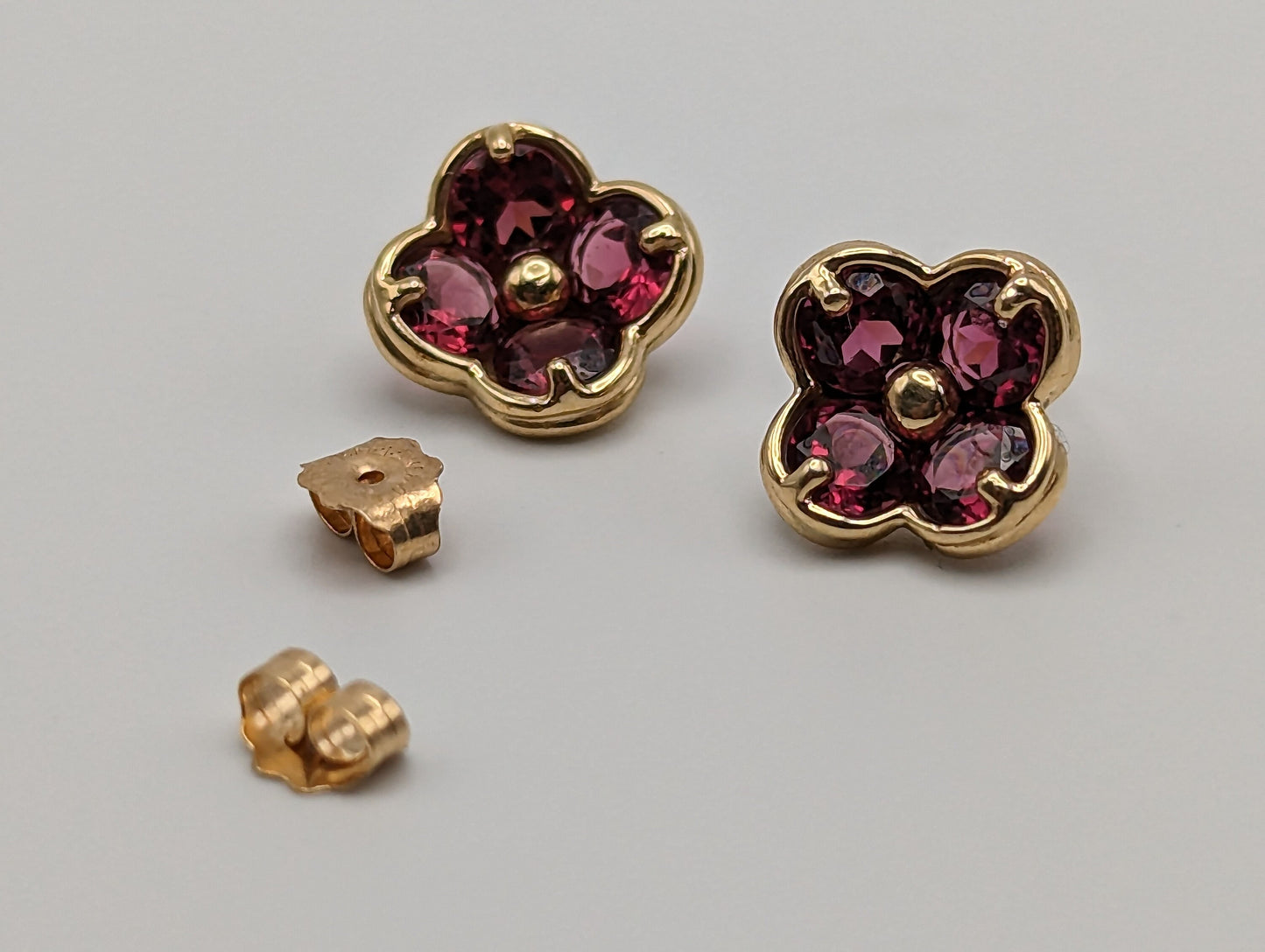 14k Yellow Gold Tourmaline Daisy Earrings. 14k Daisy Studs. 14k Yellow Gold Flower Earrings.