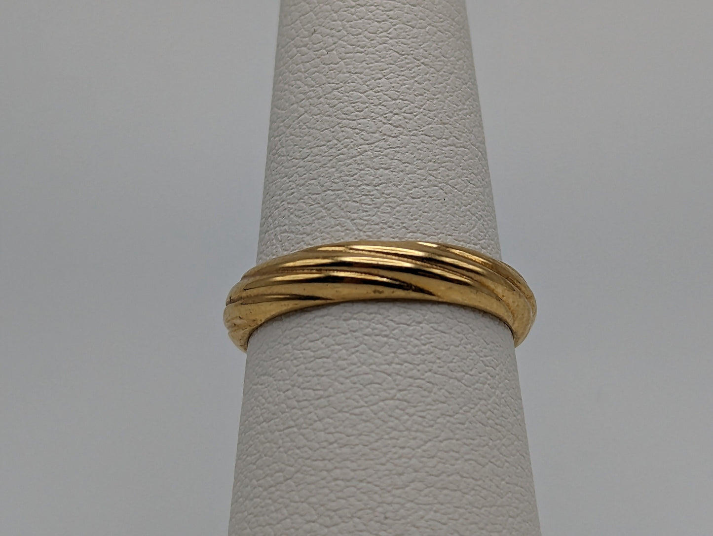 18k Yellow Gold 4mm Wide Wedding Band. Comfort Fit Wedding Band. 18k Yellow Gold Anniversary Band. Classic Gold Wedding Ring.