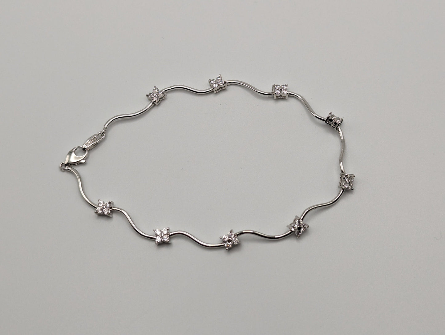 Fine 14K White Gold Wavy Bar Link Cluster Flower Design Clear Stone CZ Bracelet. White Gold Flower Bracelet