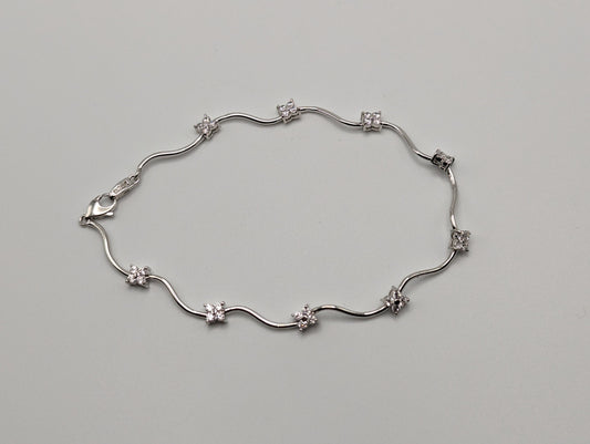 Fine 14K White Gold Wavy Bar Link Cluster Flower Design Clear Stone CZ Bracelet. White Gold Flower Bracelet