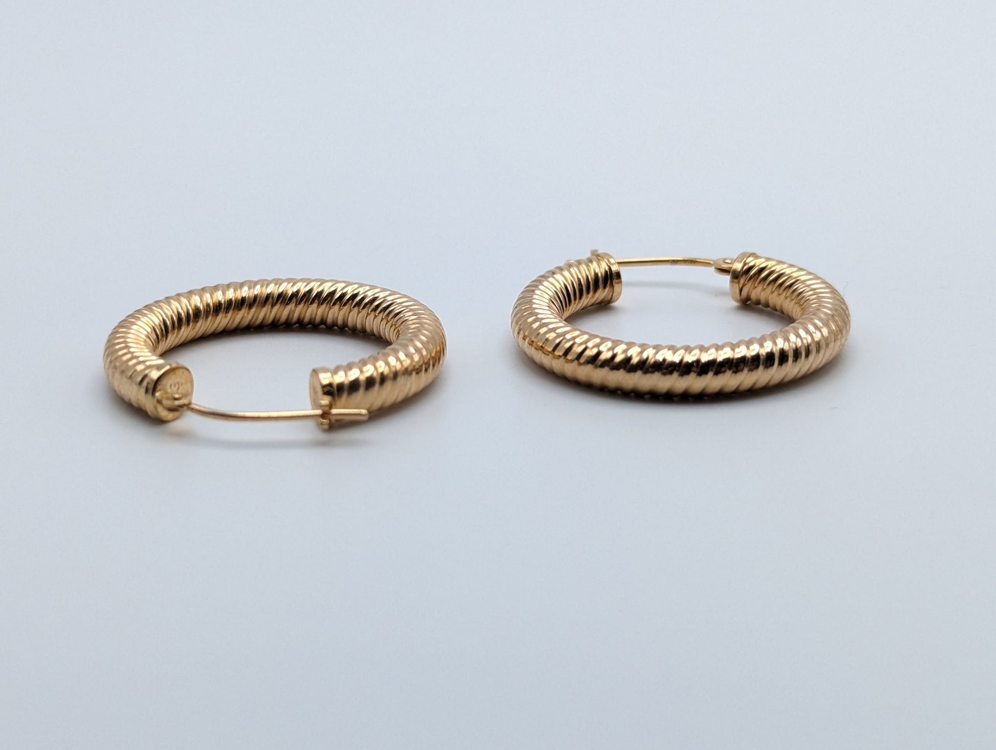 Large 14k Gold Ribbed Hoop Earrings. Eterna Gold EG Hoops. 14k Classic Hoops. Ribbed Gold Hoops.