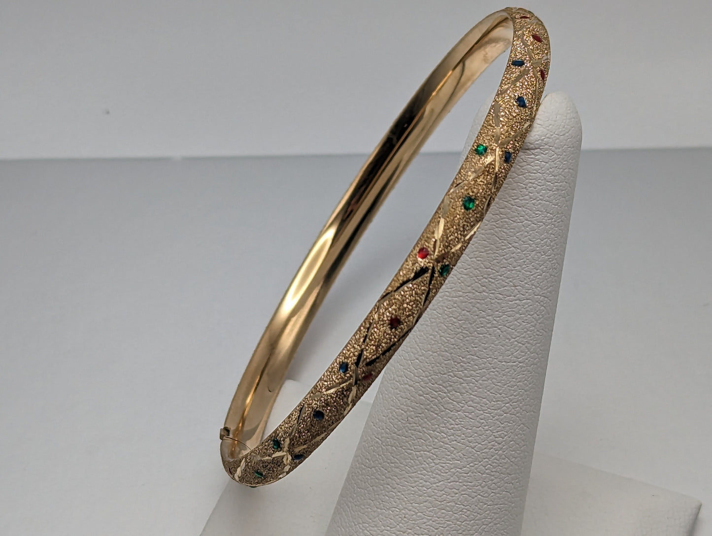 10K Yellow Gold Oval Hinge Bangle Dia Cut Textured Green/Blue/Red Dotted. 10k Yellow Gold Bangle