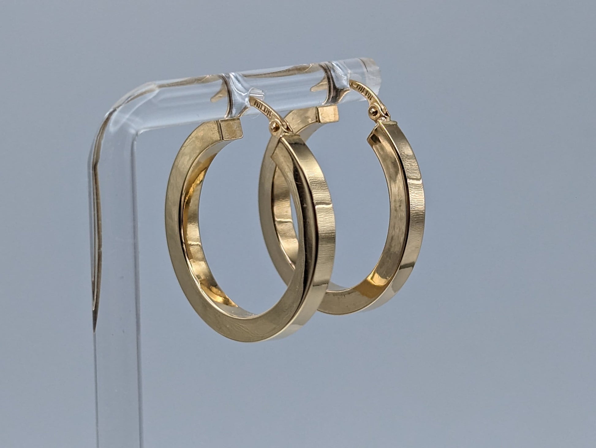 Large 18k Italy Milor Hoop Earrings. Italian Hoop Earrings. Gold Hoops. Made in Italy. 18k Classic Hoops. Twisted Gold Hoops.