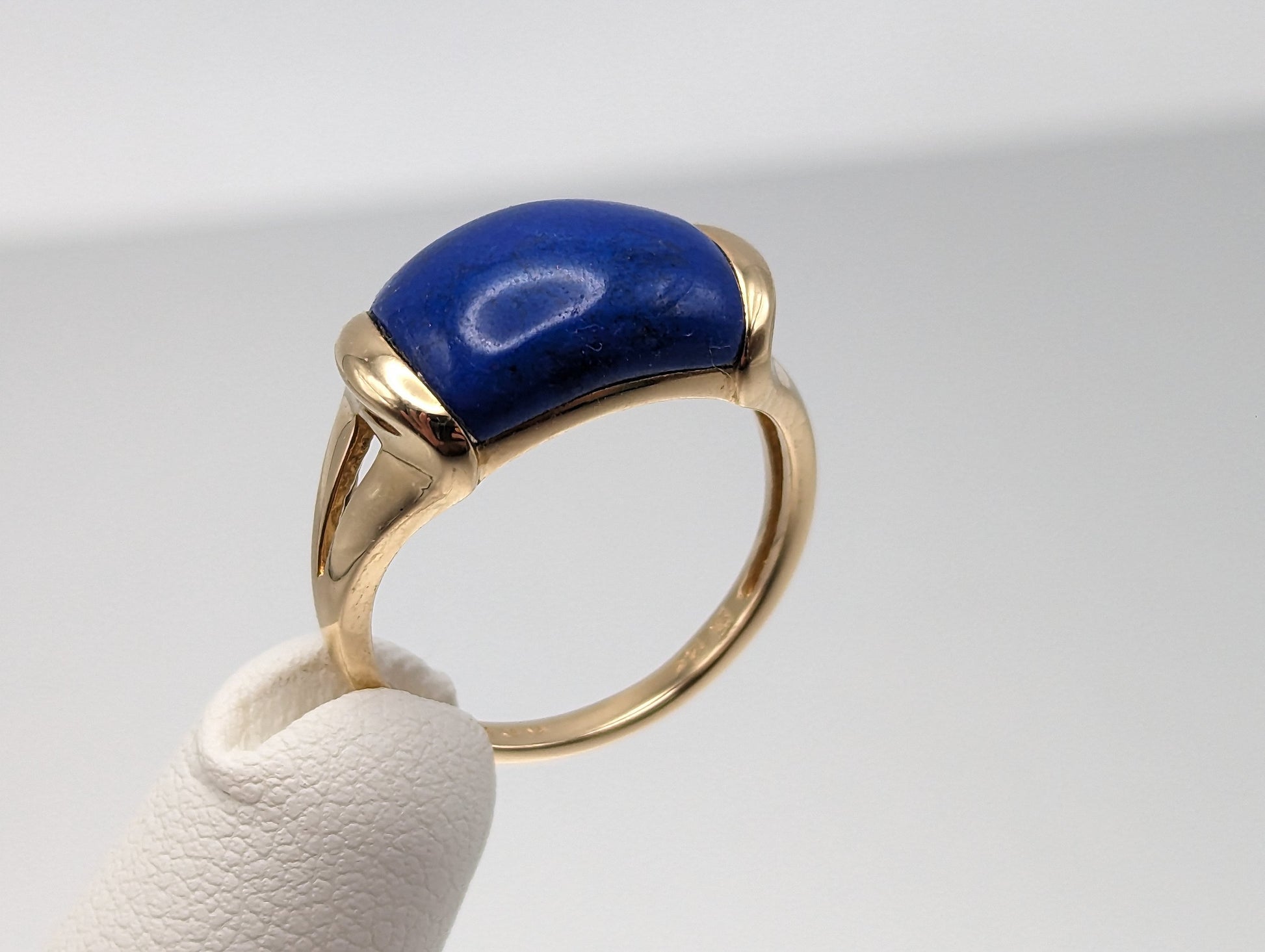 14k Yellow Gold Lapis Lazuli Ring. Lapis Lazuli Ladies Ring. 14k Yellow Gold Lapis Ring. 14k Yellow Gold Cocktail Ring.