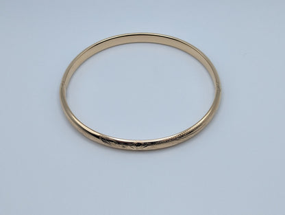 14K 8.5GR Yellow Gold 6mm Etched Floral Hinged Bangle Bracelet 9.5" 8.4g 14k Solid Gold Floral Bracelet.