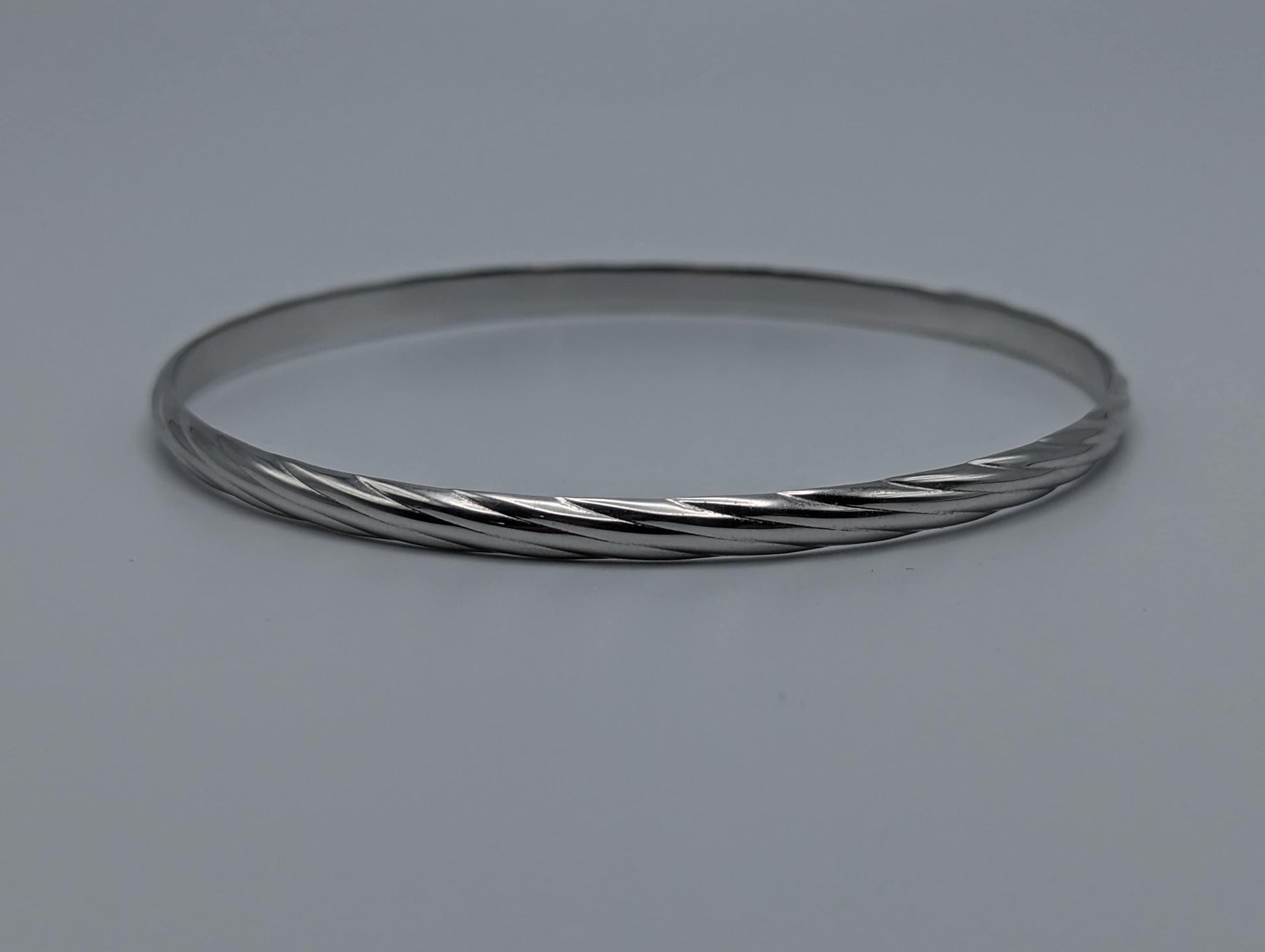 18K White Gold 3.8mm Etched Line Design Hinged Bangle Bracelet 8.5" 14k Solid Gold Floral Bracelet 6.1g