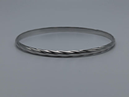 18K White Gold 3.8mm Etched Line Design Hinged Bangle Bracelet 8.5" 14k Solid Gold Floral Bracelet 6.1g