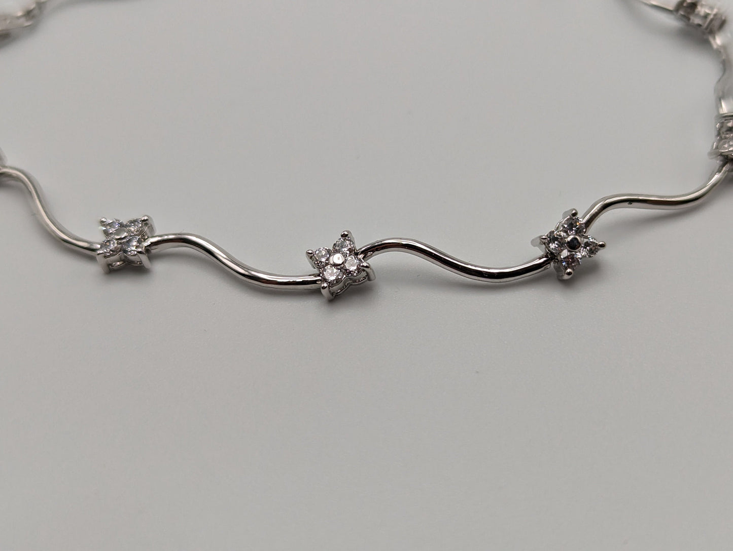 Fine 14K White Gold Wavy Bar Link Cluster Flower Design Clear Stone CZ Bracelet. White Gold Flower Bracelet