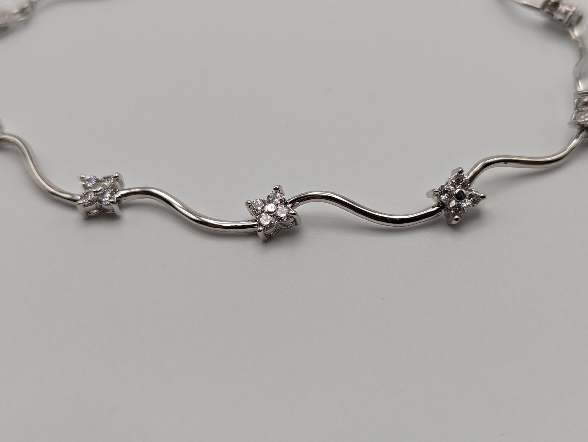 Fine 14K White Gold Wavy Bar Link Cluster Flower Design Clear Stone CZ Bracelet. White Gold Flower Bracelet