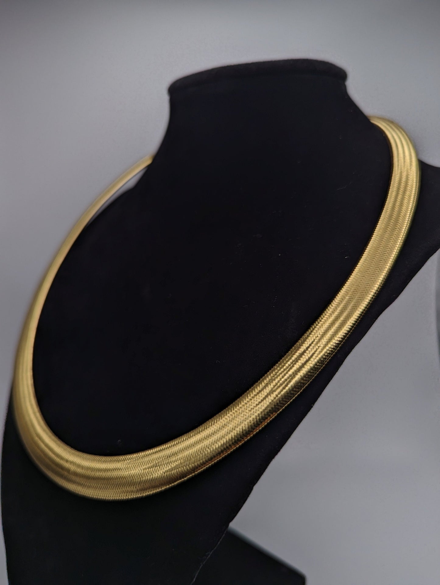 Italy 14k Gold 11mm Wide Graduated Mesh Omega Necklace Collar Arezzo 14K Gold Silicone Core Yellow Gold Omega Chain