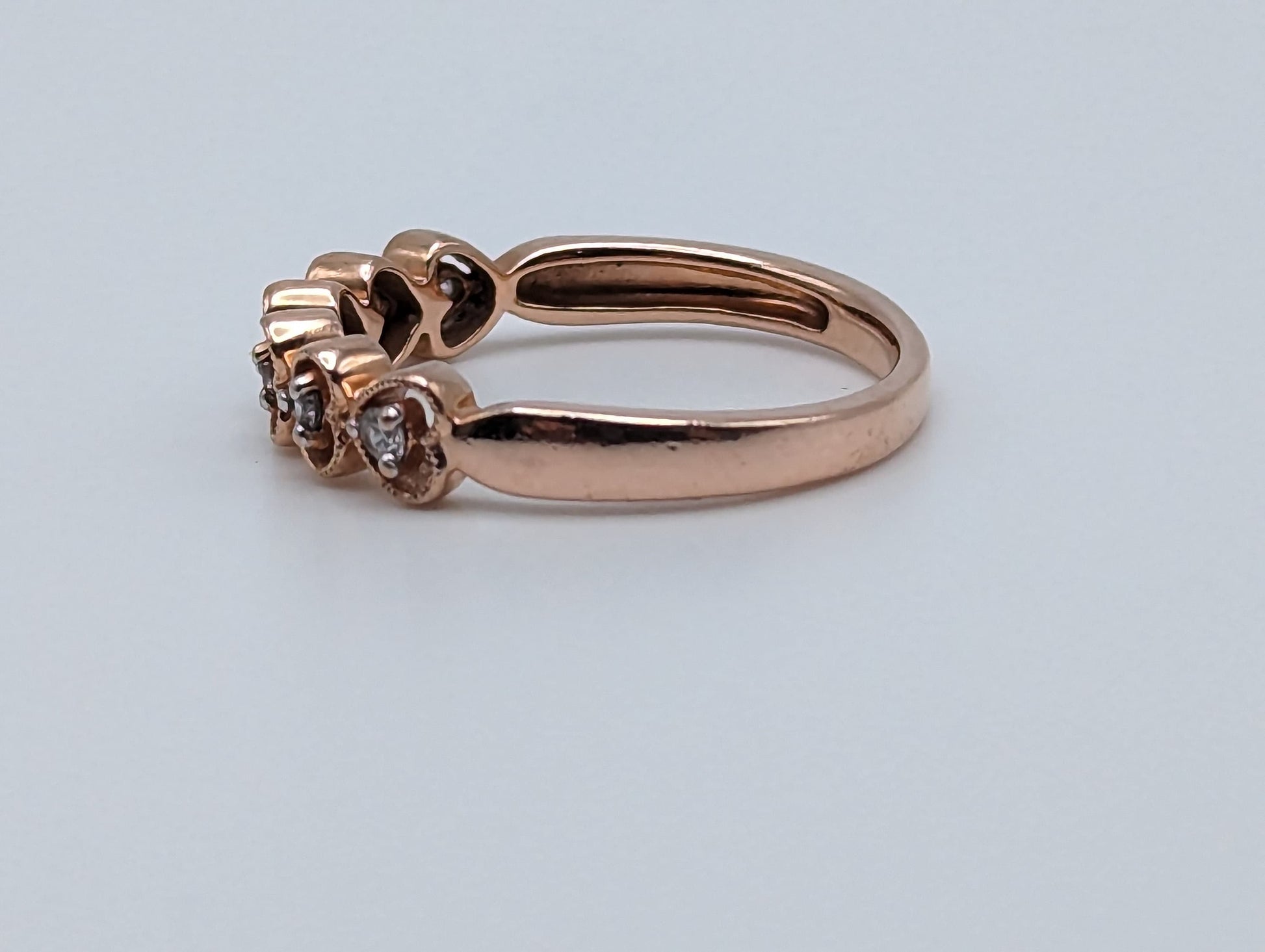 10K Rose Gold Diamond Heart Band Ring 2.5g Sz 6 3/4 Rose Gold Diamond Heart Band. Sweetheart Ring.