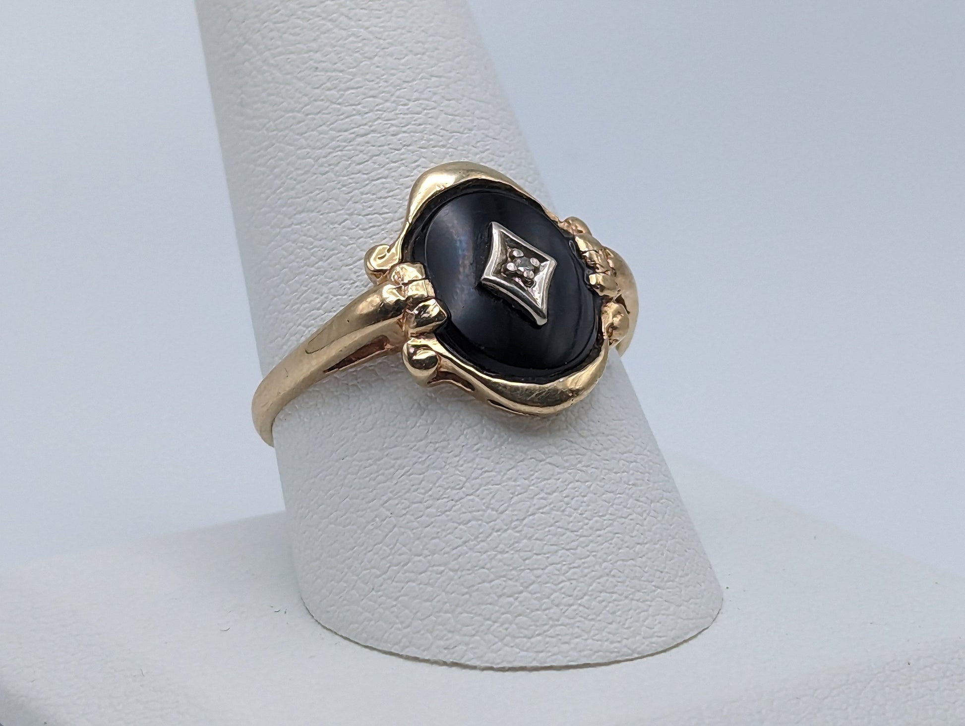 Vintage Yellow Gold 10k Round Black Onyx and Diamond Ring Midnight Black Onyx Diamond Ring. 10k Vintage Diamond Onyx Art Deco Ring