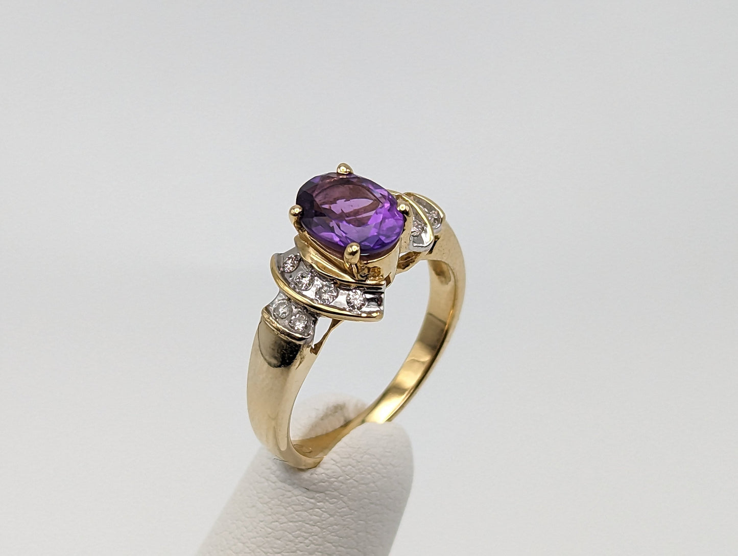 Vintage 14k Amethyst Diamond Ring. Amethyst 14k Womens Engagement Ring. Amethyst Promise Ring.Amethyst Statement Ring.