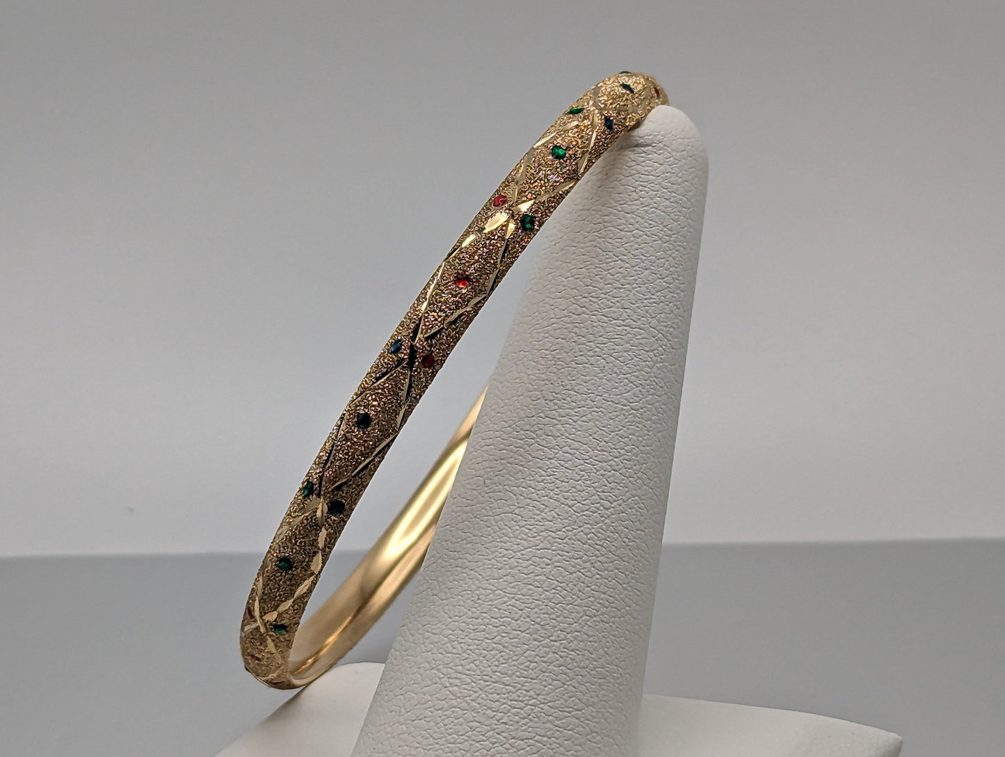 10K Yellow Gold Oval Hinge Bangle Dia Cut Textured Green/Blue/Red Dotted. 10k Yellow Gold Bangle