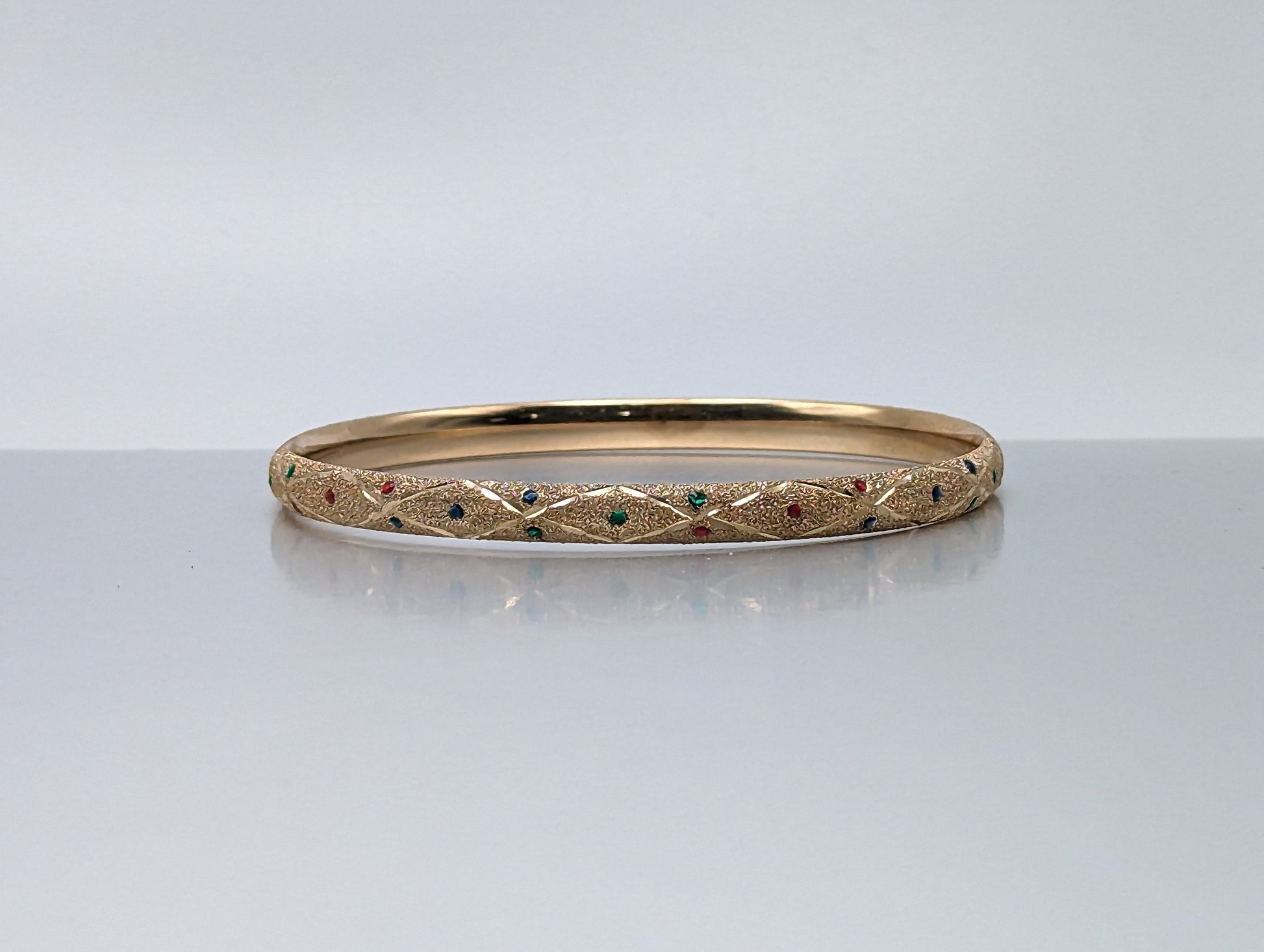 10K Yellow Gold Oval Hinge Bangle Dia Cut Textured Green/Blue/Red Dotted. 10k Yellow Gold Bangle