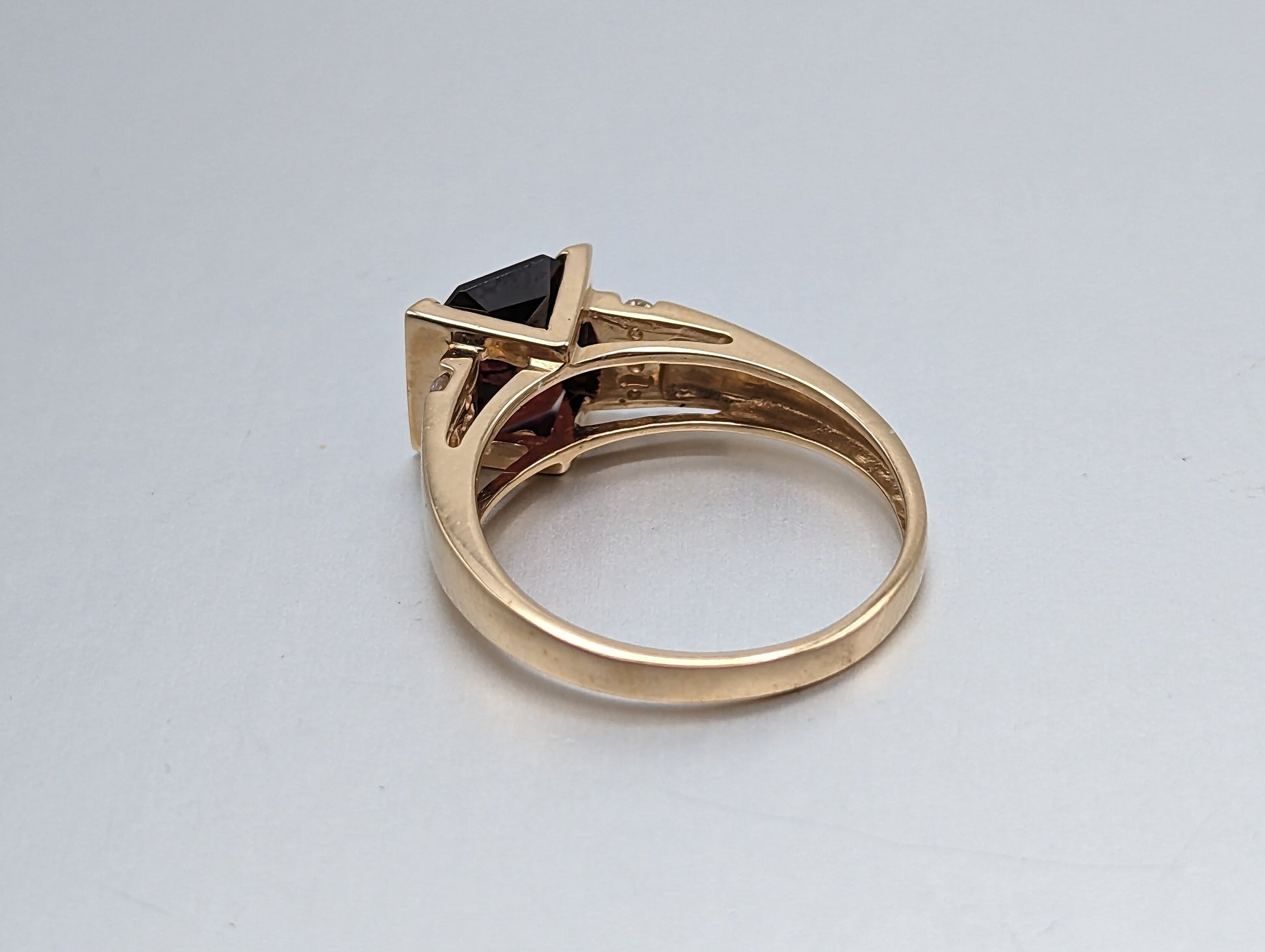 14k Yellow Gold Emerald Cut Garnet and Diamonds Chanel Setting Ring. 14k Garnet and Diamonds Cocktail Ring.