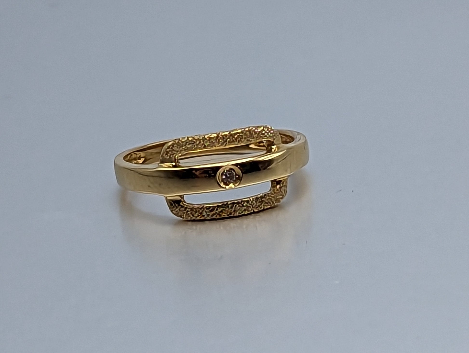 18k Milor Italy Gold Diamond Ring Mid Century Modern Yellow Gold Diamond 18k Italian Gold Diamond Ring.