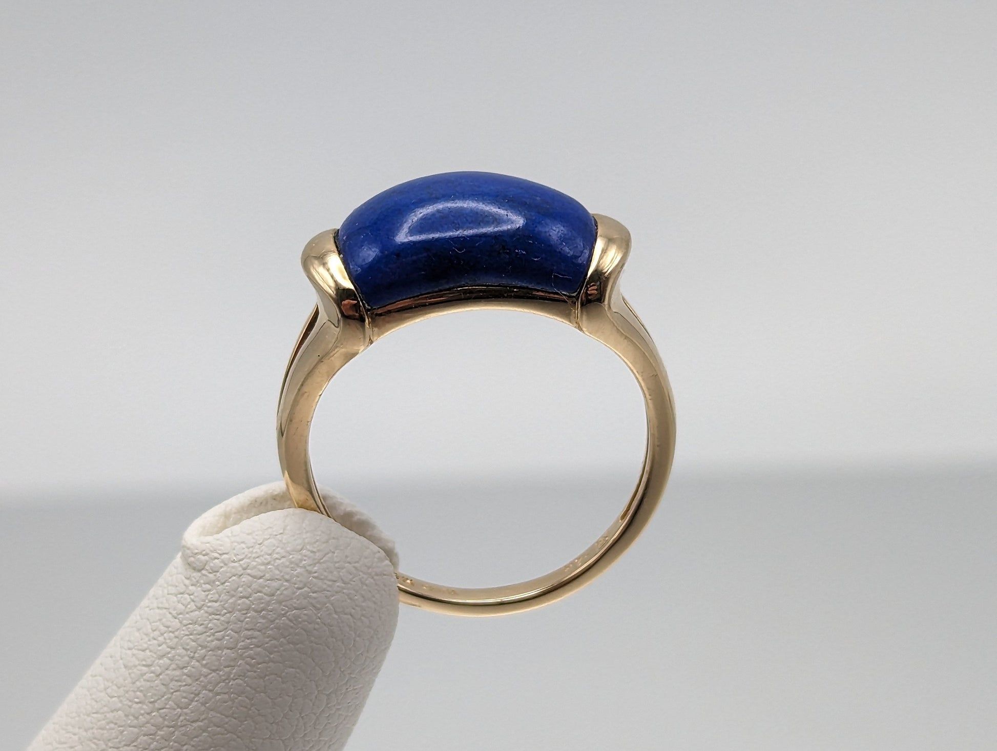 14k Yellow Gold Lapis Lazuli Ring. Lapis Lazuli Ladies Ring. 14k Yellow Gold Lapis Ring. 14k Yellow Gold Cocktail Ring.