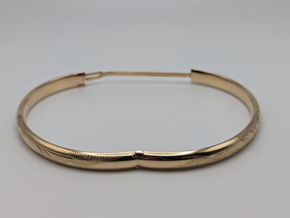 14K 8.5GR Yellow Gold 6mm Etched Floral Hinged Bangle Bracelet 9.5" 8.4g 14k Solid Gold Floral Bracelet.