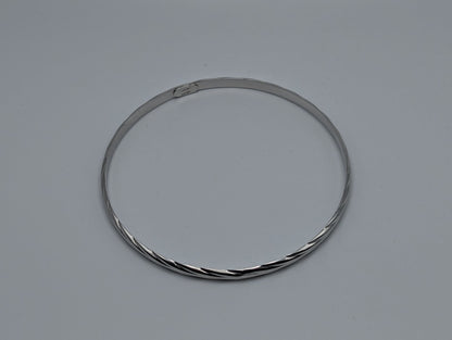 18K White Gold 3.8mm Etched Line Design Hinged Bangle Bracelet 8.5" 14k Solid Gold Floral Bracelet 6.1g